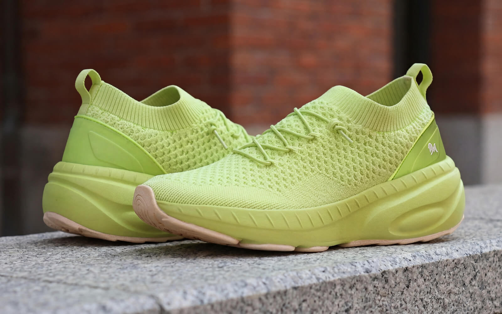 Begin Walk Soothe Lace Ups for Women : Lime