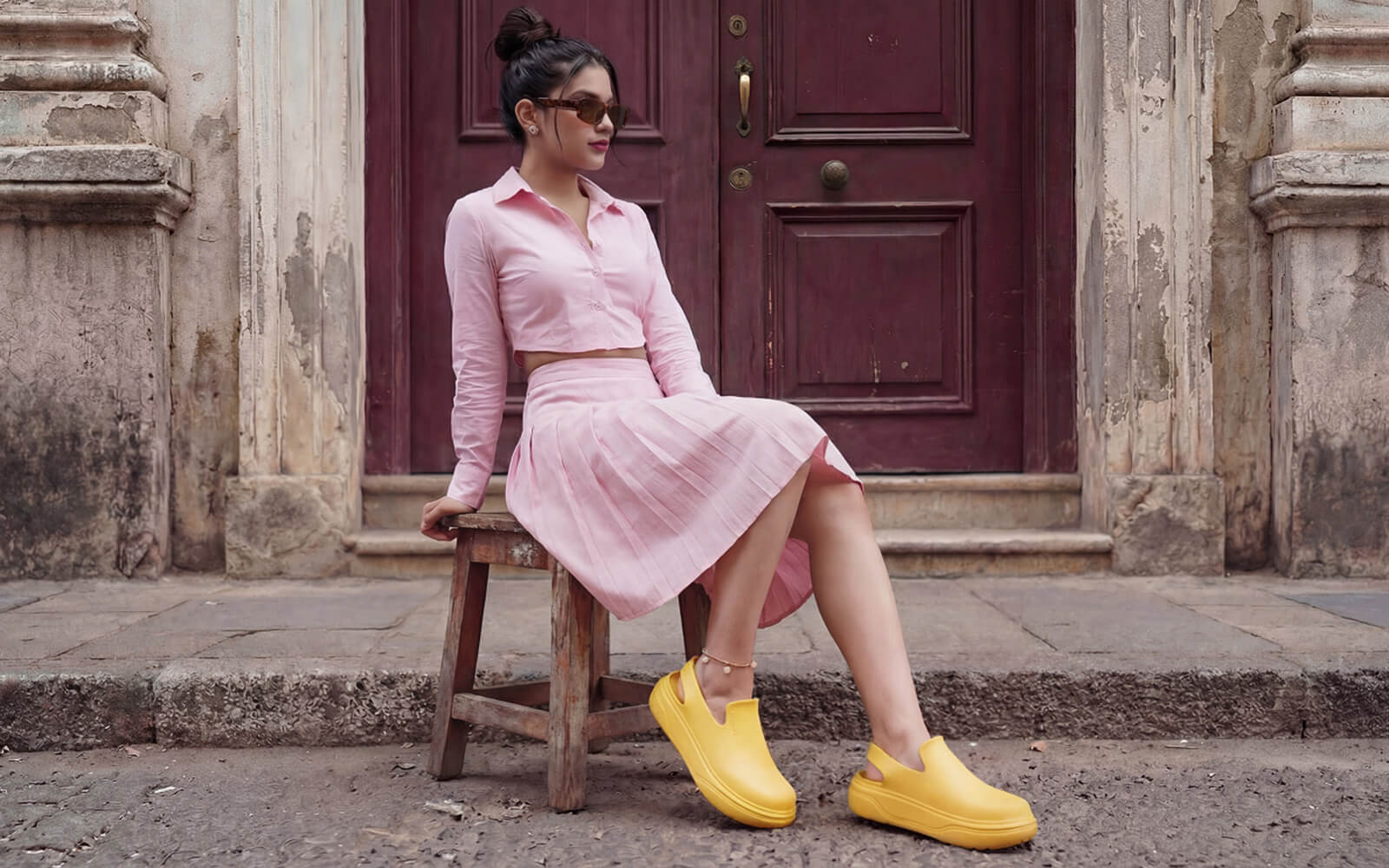 Cushers Clogs For Women : Yellow