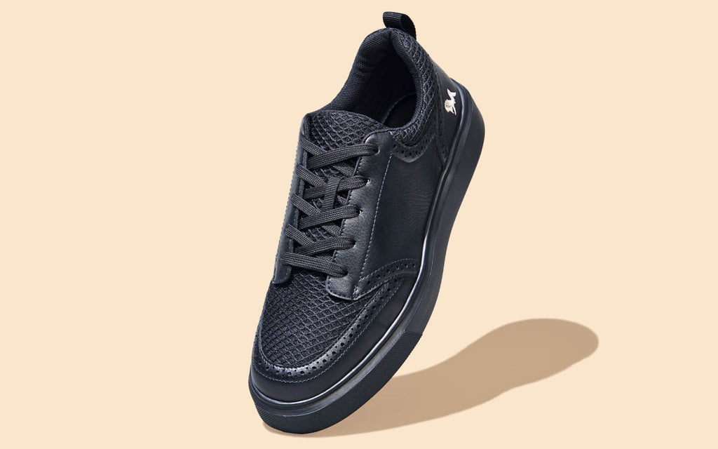 Pure Motion Sneakers : Black