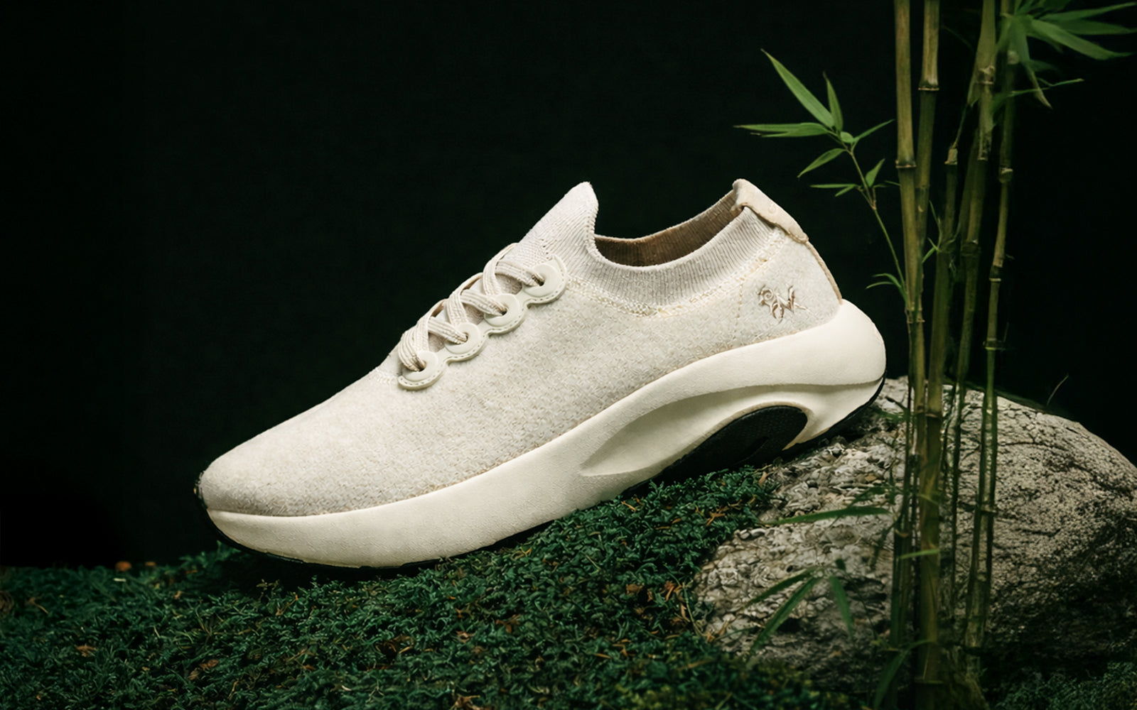 Lush Glider For Men : Ivory
